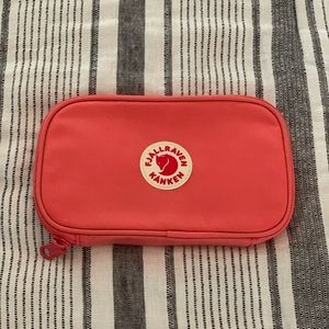 Fjällräven Kanken travel wallet